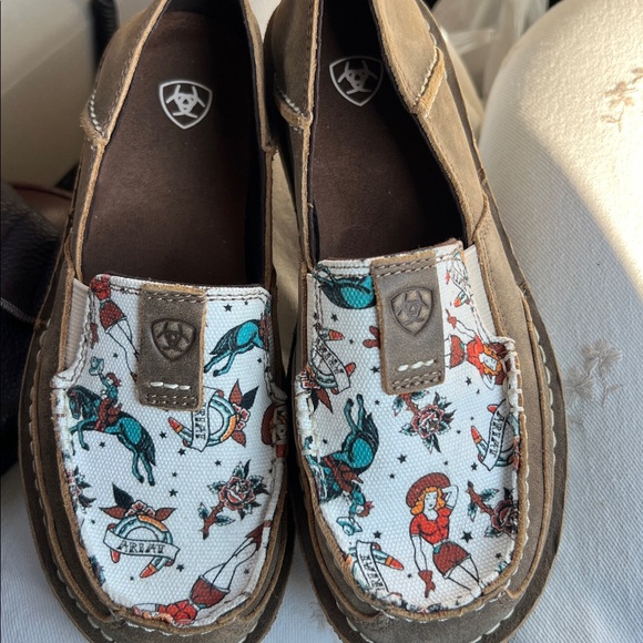 Ariat Cruiser Brown Bomber vintage Cowgirl print Shoes size 7.5 M - Picture 1 of 5